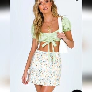 PRINCESS POLLY Fine lines mini Skirt floral blue/yellow. Size 4 NWT